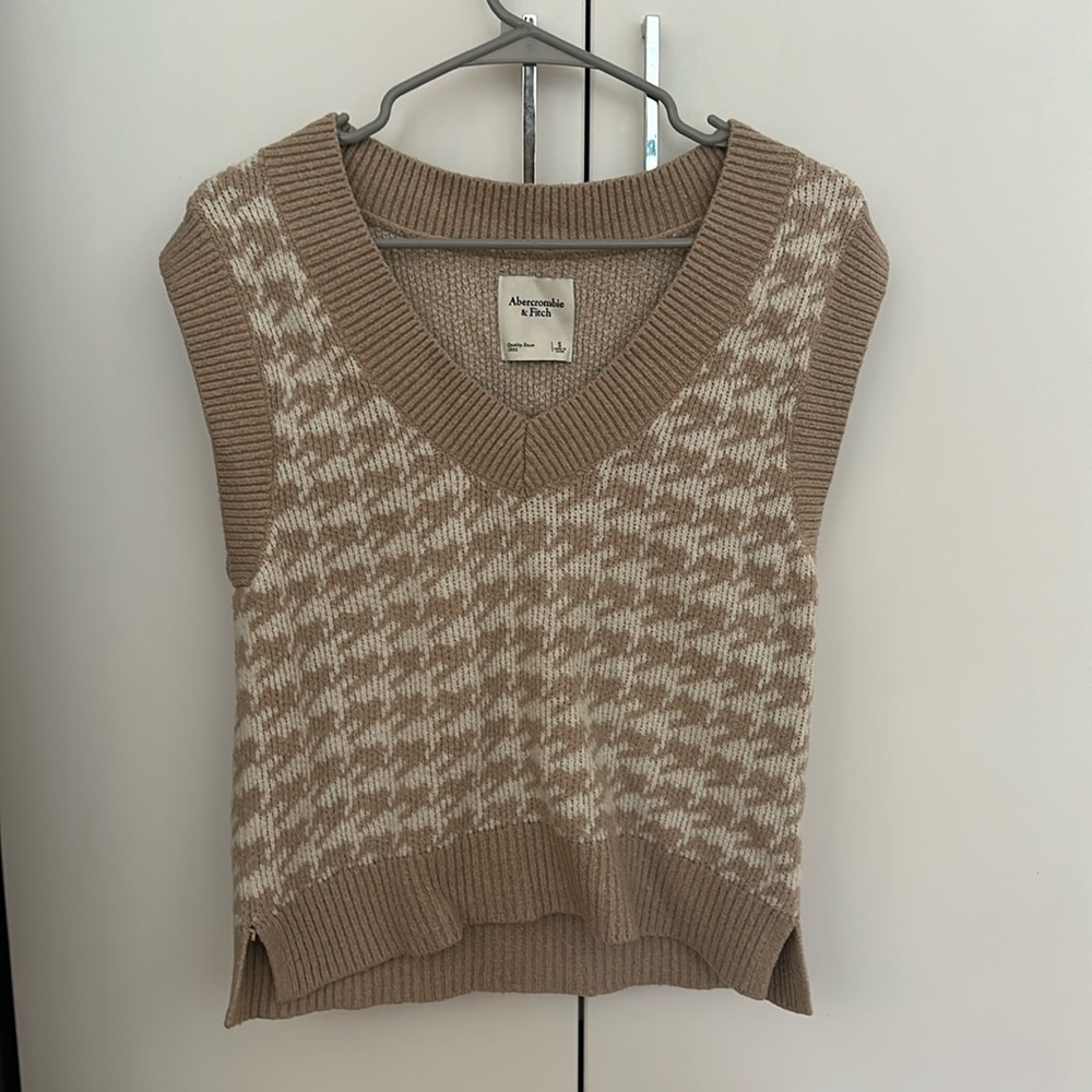 Abercrombie & Fitch Houndstooth Knit Vest